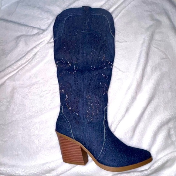 Women’s Denim Blue Heeled Boots Western Style size 8 1/2 - Picture 2 of 5